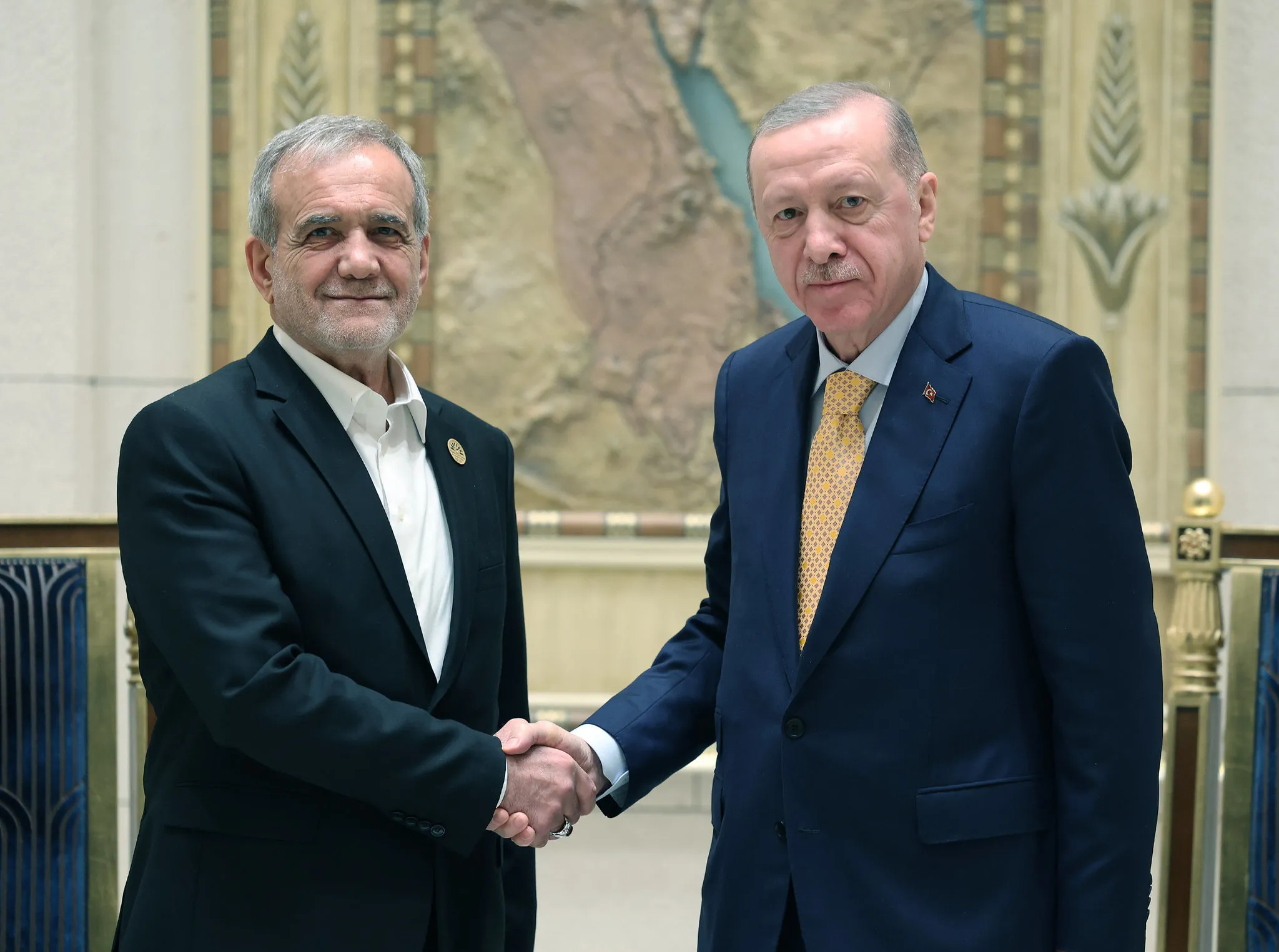 Başkan Erdoğan’dan bayram diplomasisi! İran ve Pakistan liderleri ile görüştü