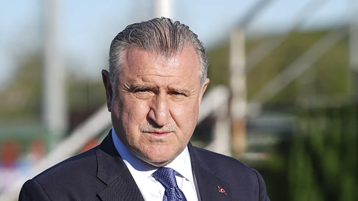 Bakan Bak'tan CONIFA futbol turnuvasının şampiyonu KKTC'ye tebrik