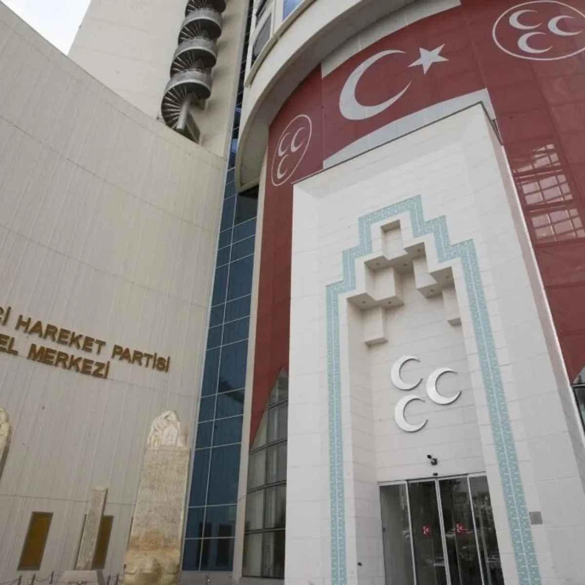 MHP'de 3 il teşkilatı feshedildi