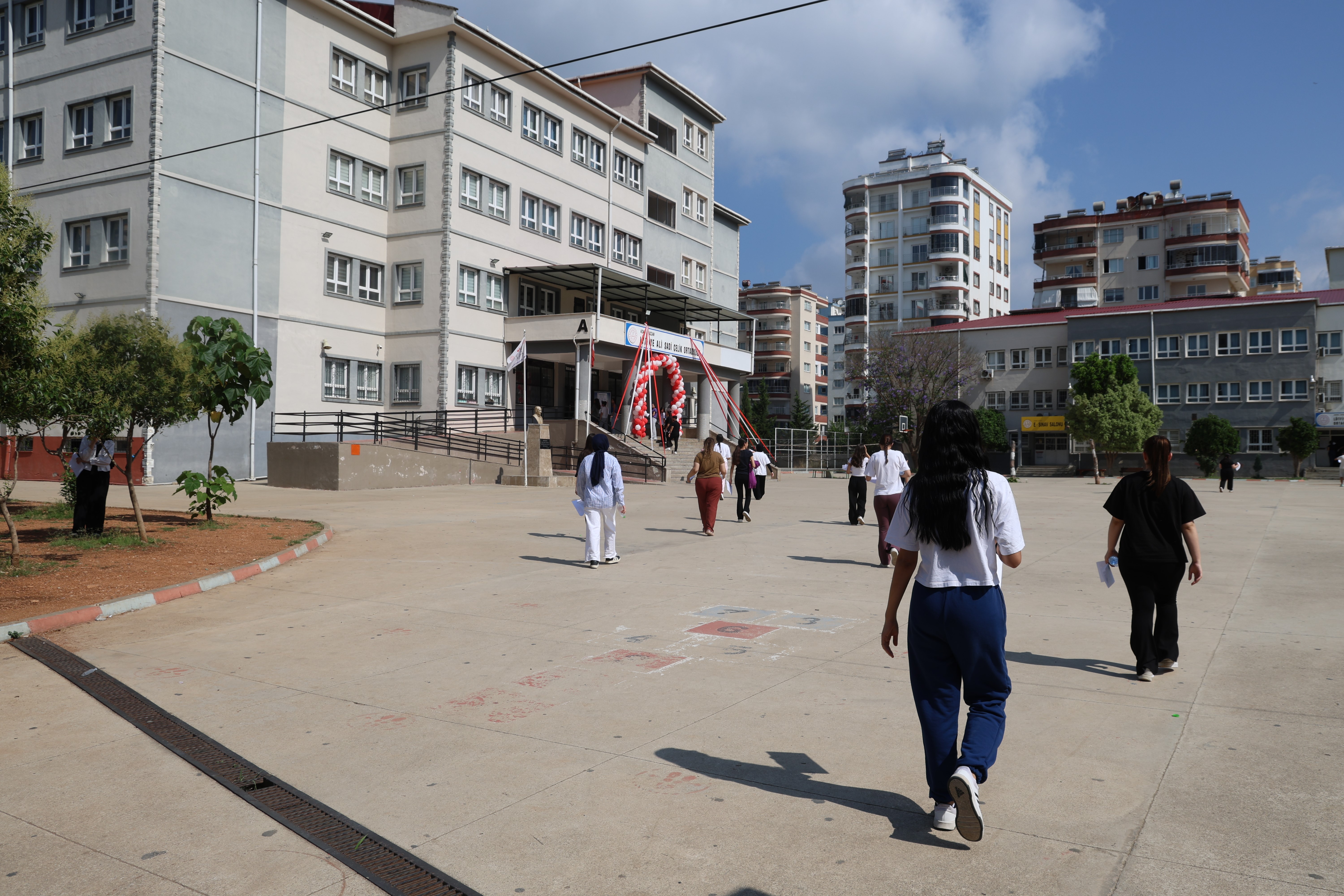 Üniversite sınavının ilk oturumu TYT sona erdi. Sınav soruları nasıldı?